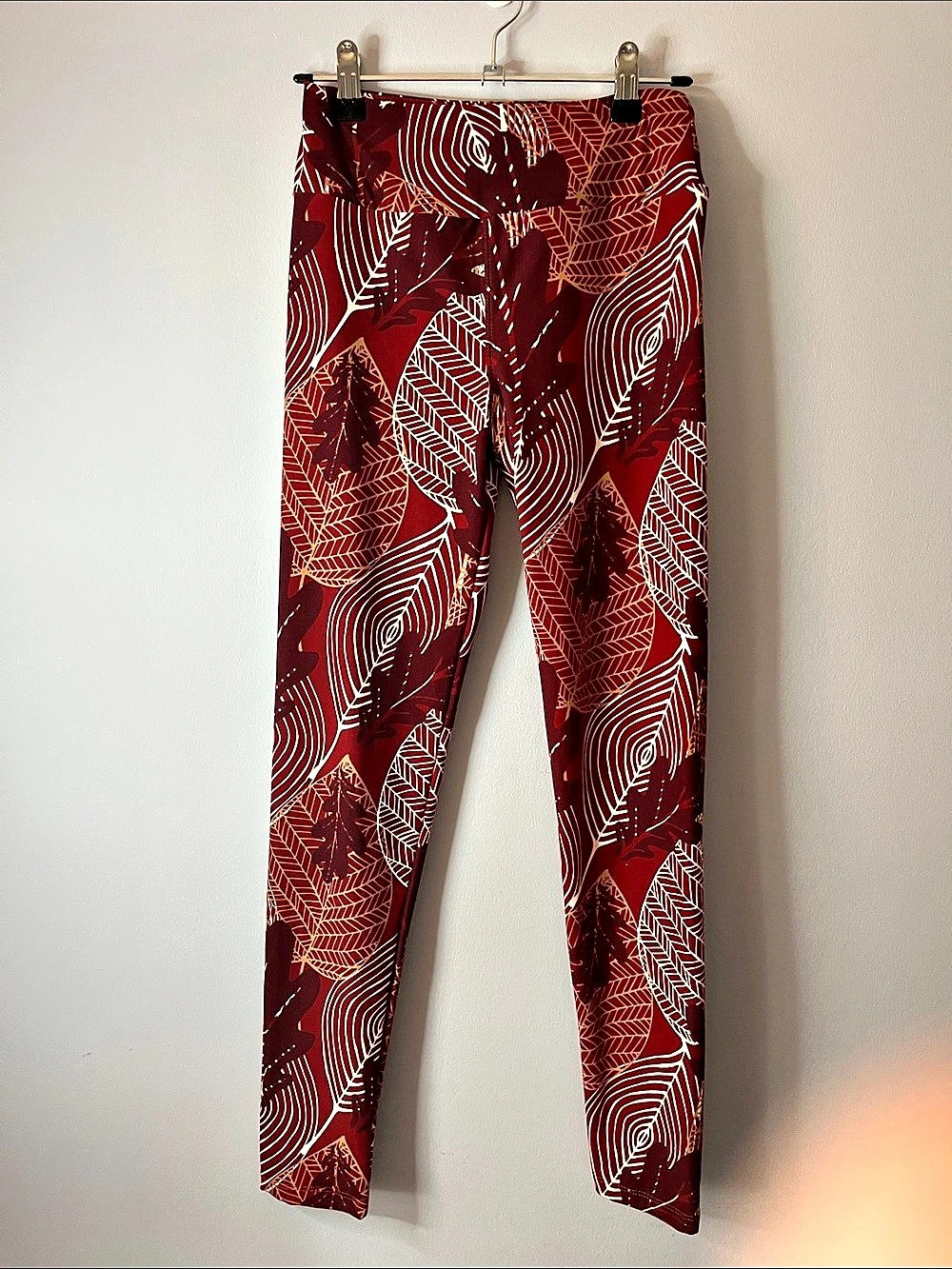 She's Got Leggz Leggings in Red, White& Tan Petite